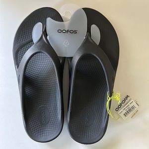 Mens Oofos sandals